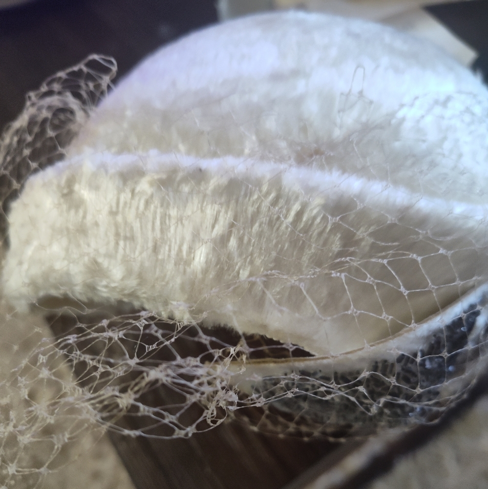 Vintage Elegant White Hat with Veil